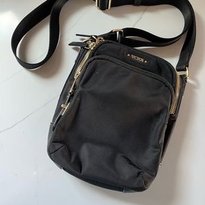TUMI (Ruma) voyageur black Crossbody EUC